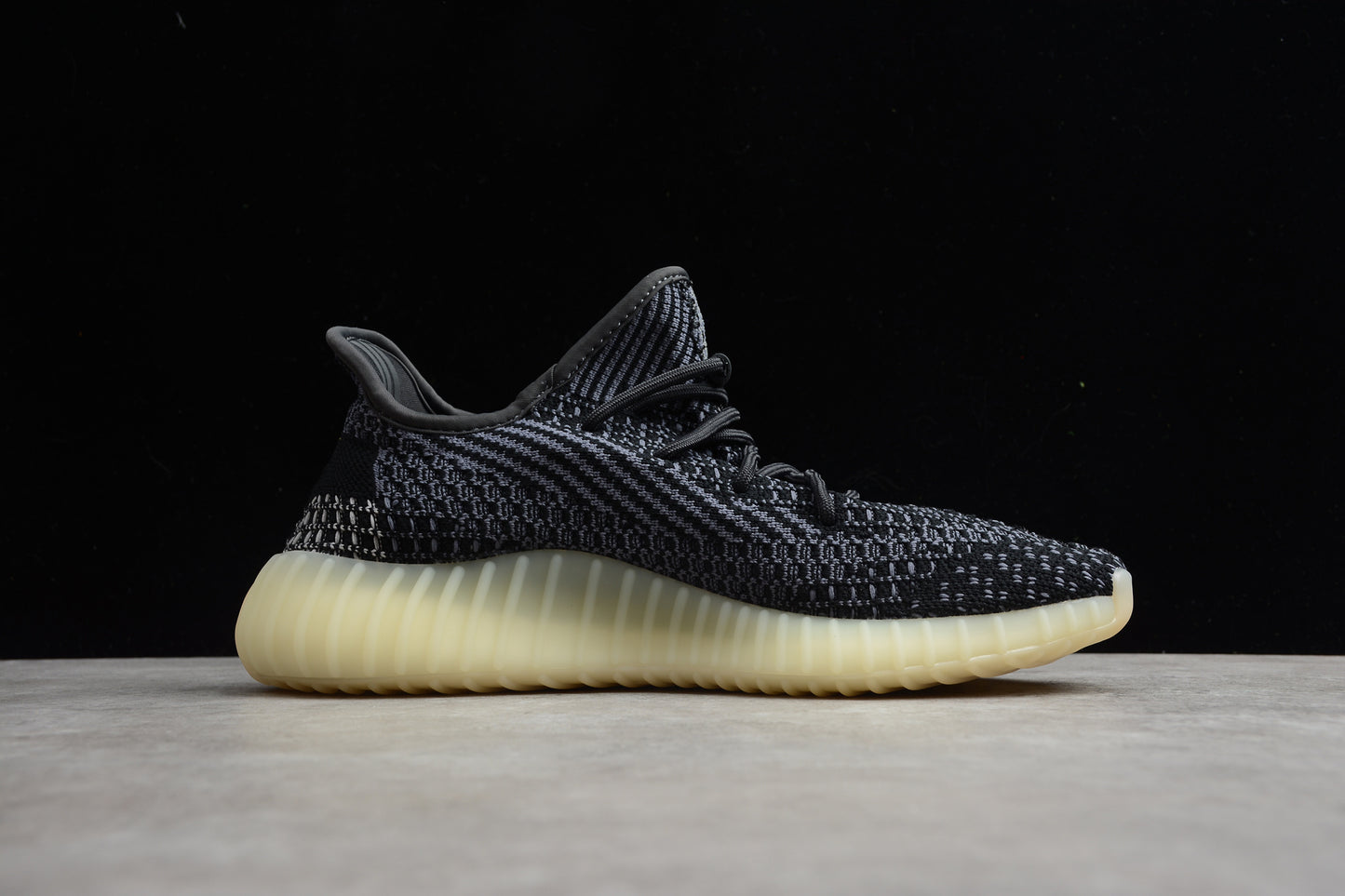 R17 Yeezy Boost 350 V2 FZ5000