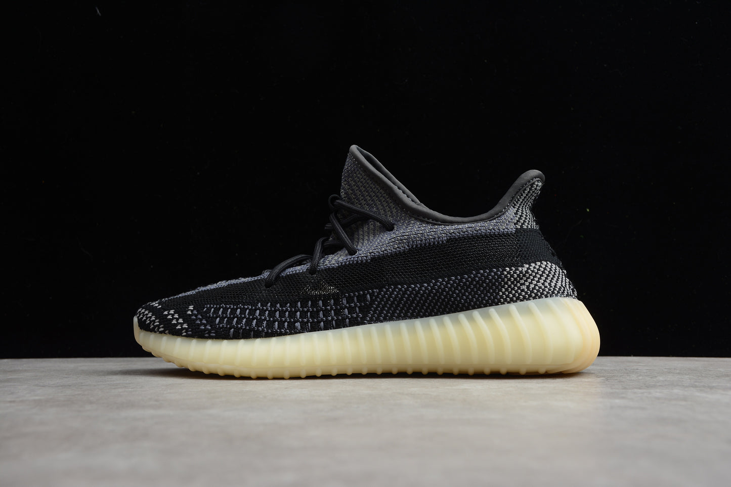 R17 Yeezy Boost 350 V2 FZ5000