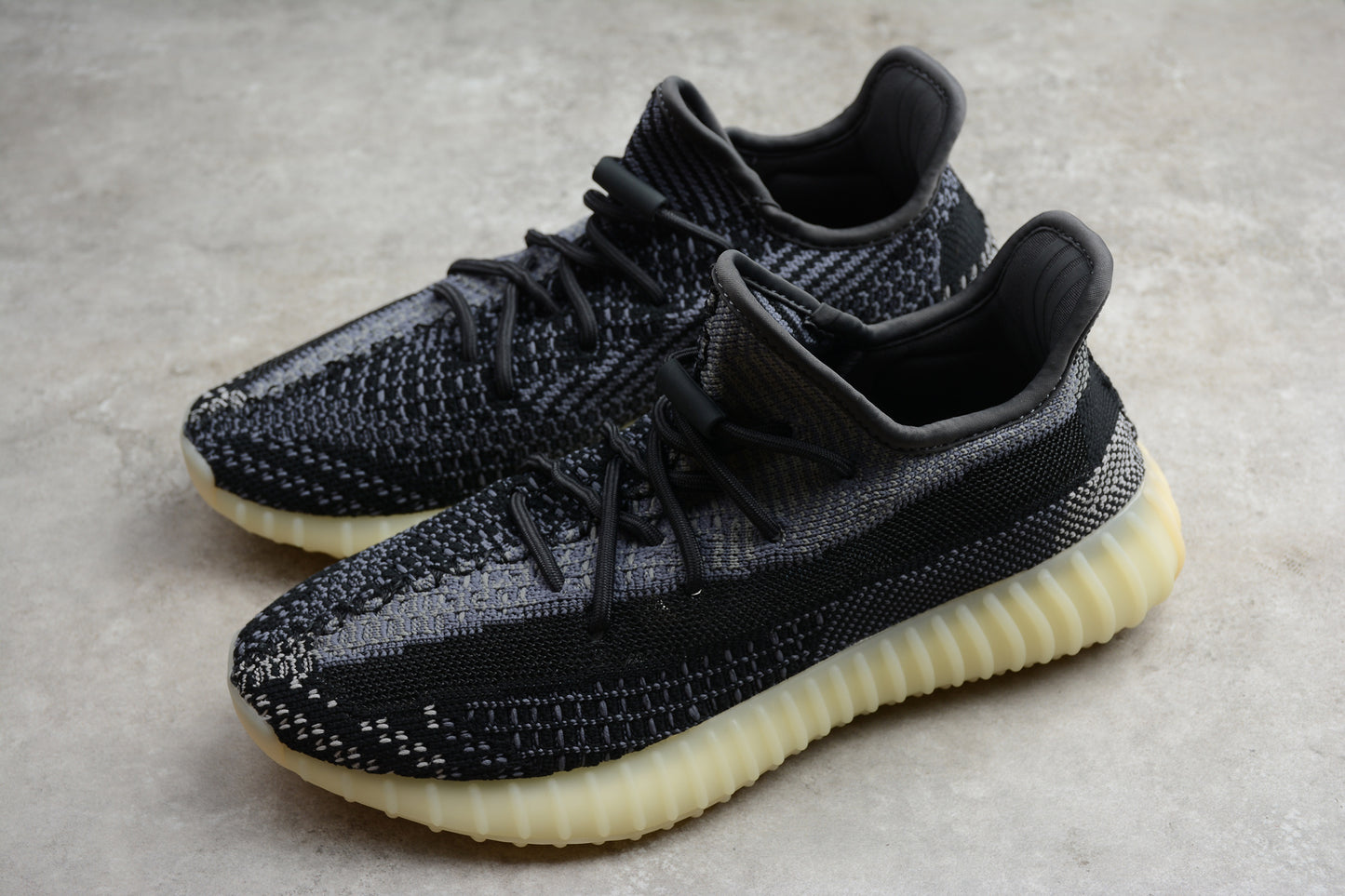 R17 Yeezy Boost 350 V2 FZ5000