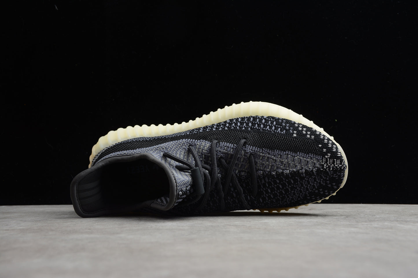 R17 Yeezy Boost 350 V2 FZ5000