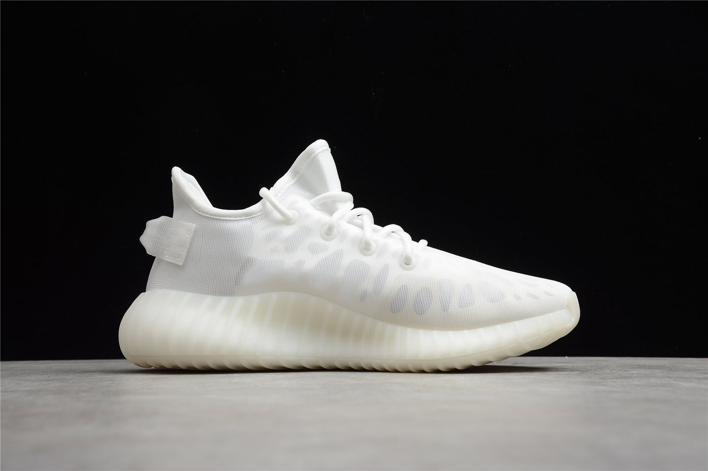 R20-35 YEEZY BOOST 350 V2 GW2871