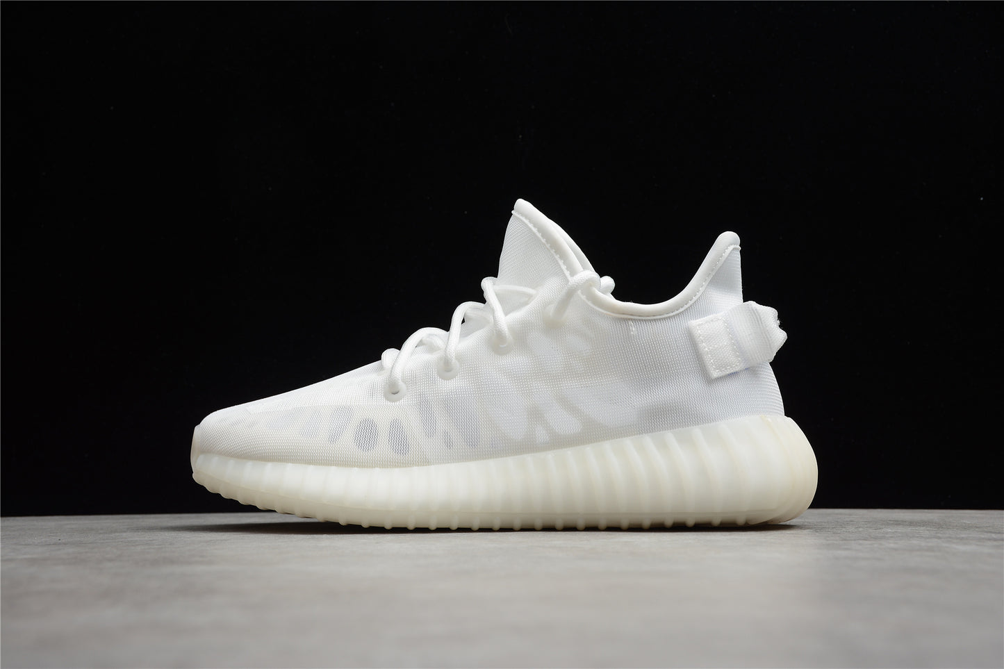 R20-35 YEEZY BOOST 350 V2 GW2871