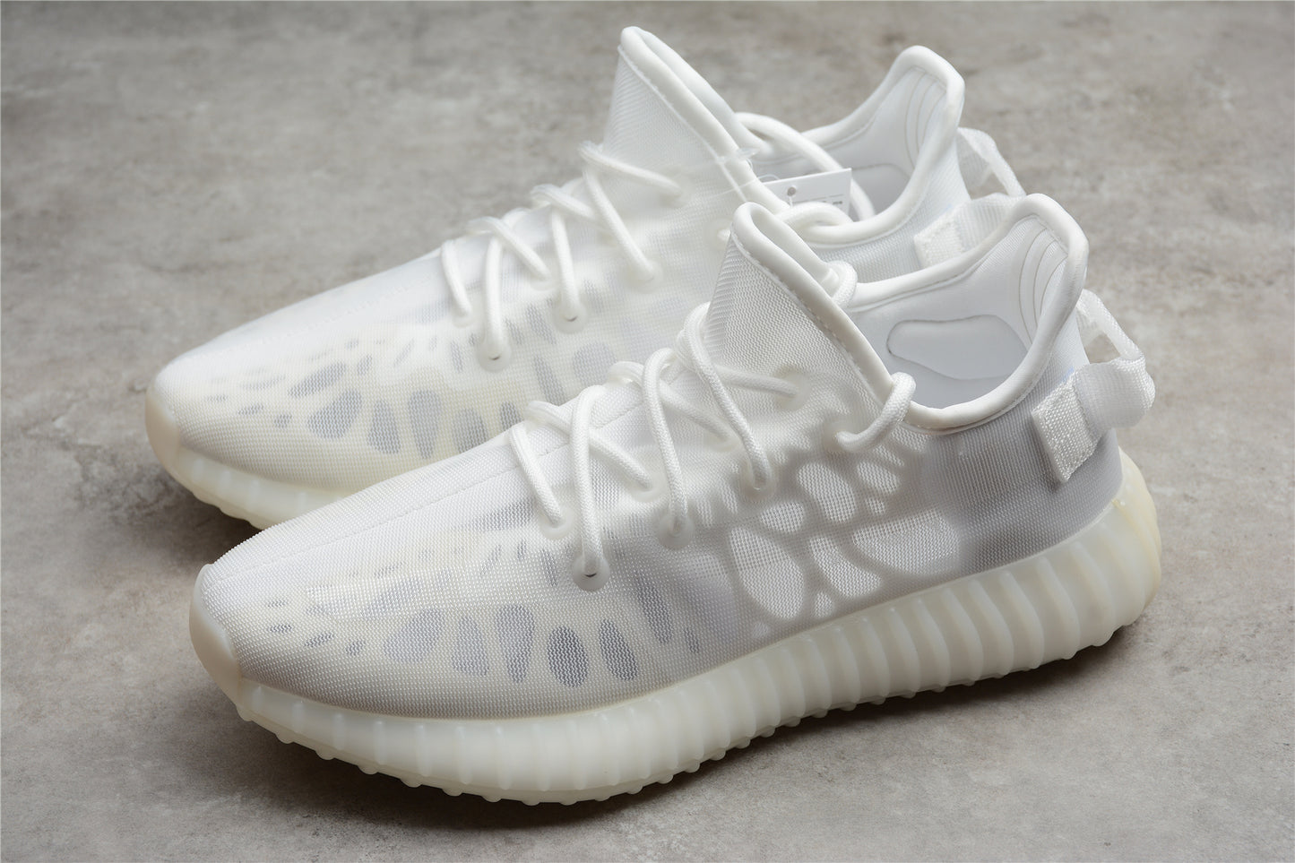R20-35 YEEZY BOOST 350 V2 GW2871