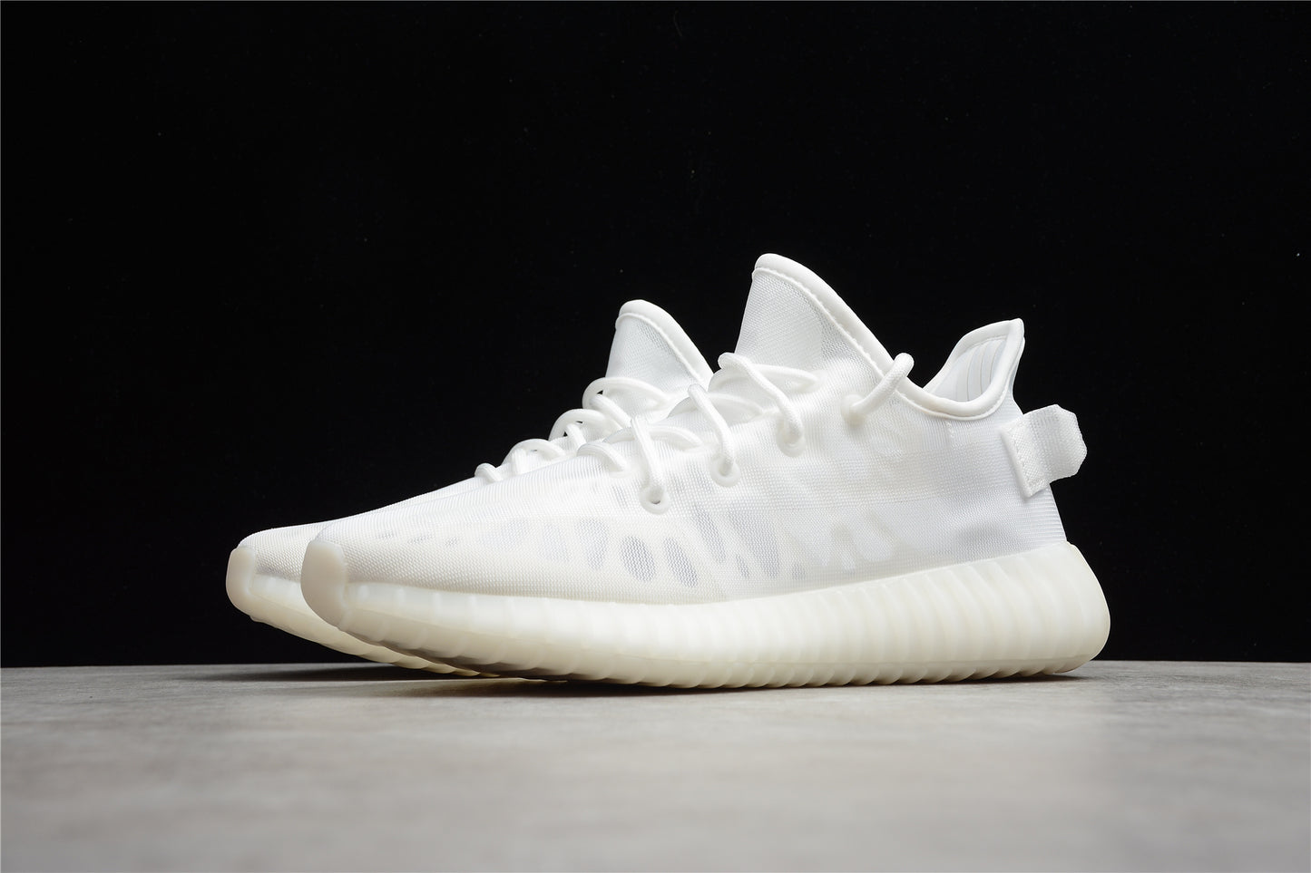 R20-35 YEEZY BOOST 350 V2 GW2871