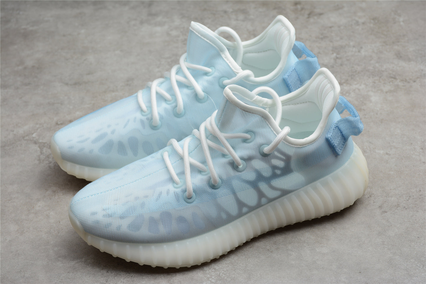 R20-35 YEEZY BOOST 350 V2 Mono lce GW2869
