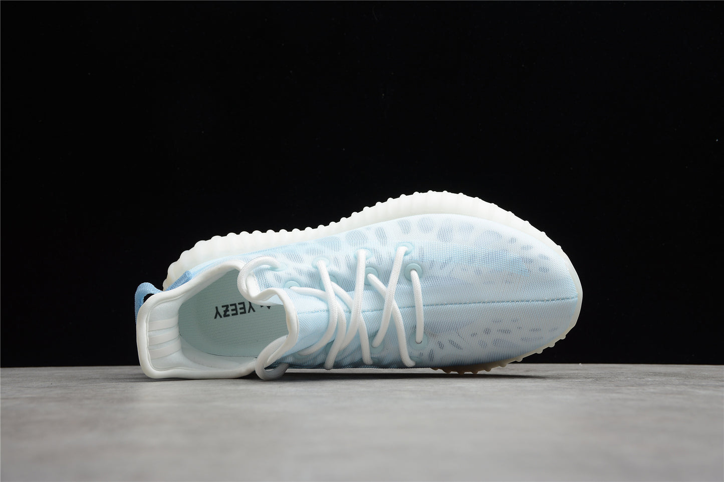R20-35 YEEZY BOOST 350 V2 Mono lce GW2869