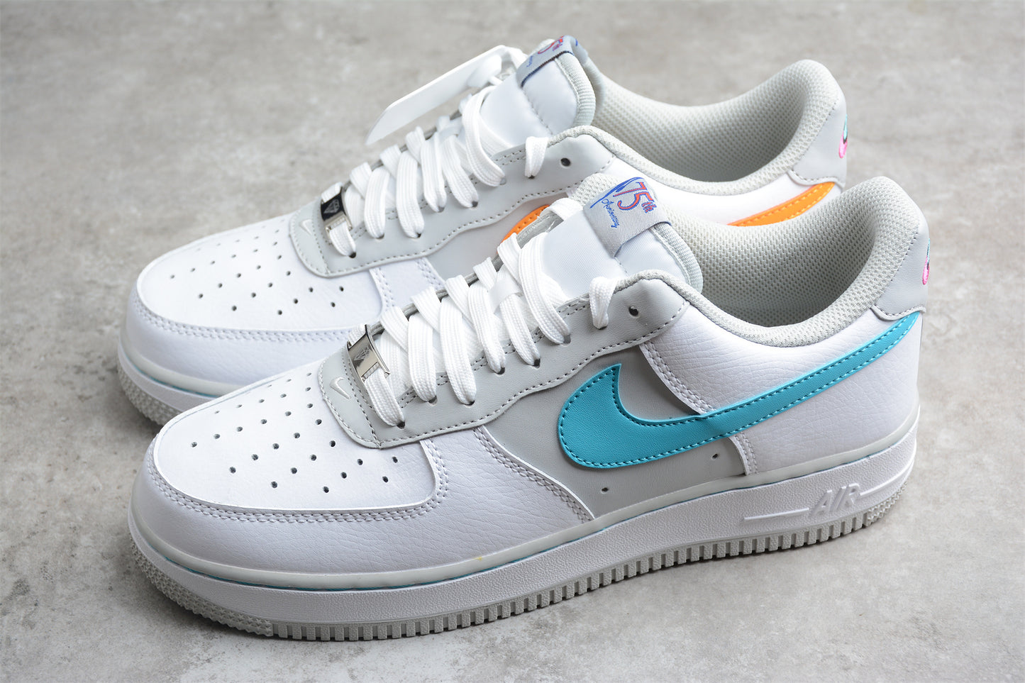 R20 NK Air Force 1 '07 Lv8 EMB DC8874-100
