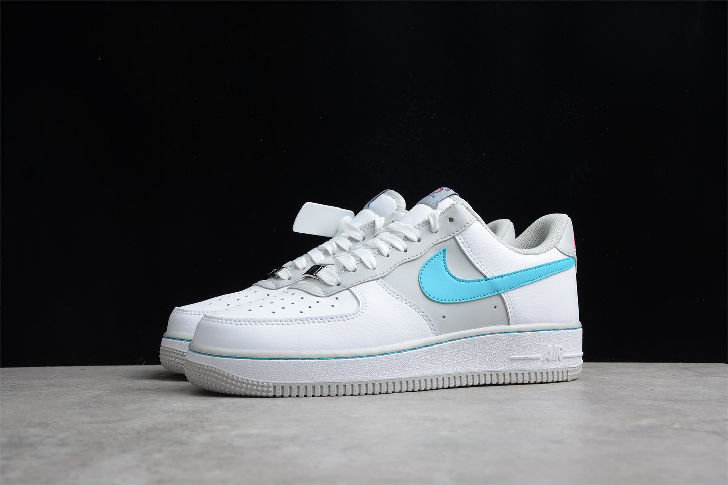 R20 NK Air Force 1 '07 Lv8 EMB DC8874-100