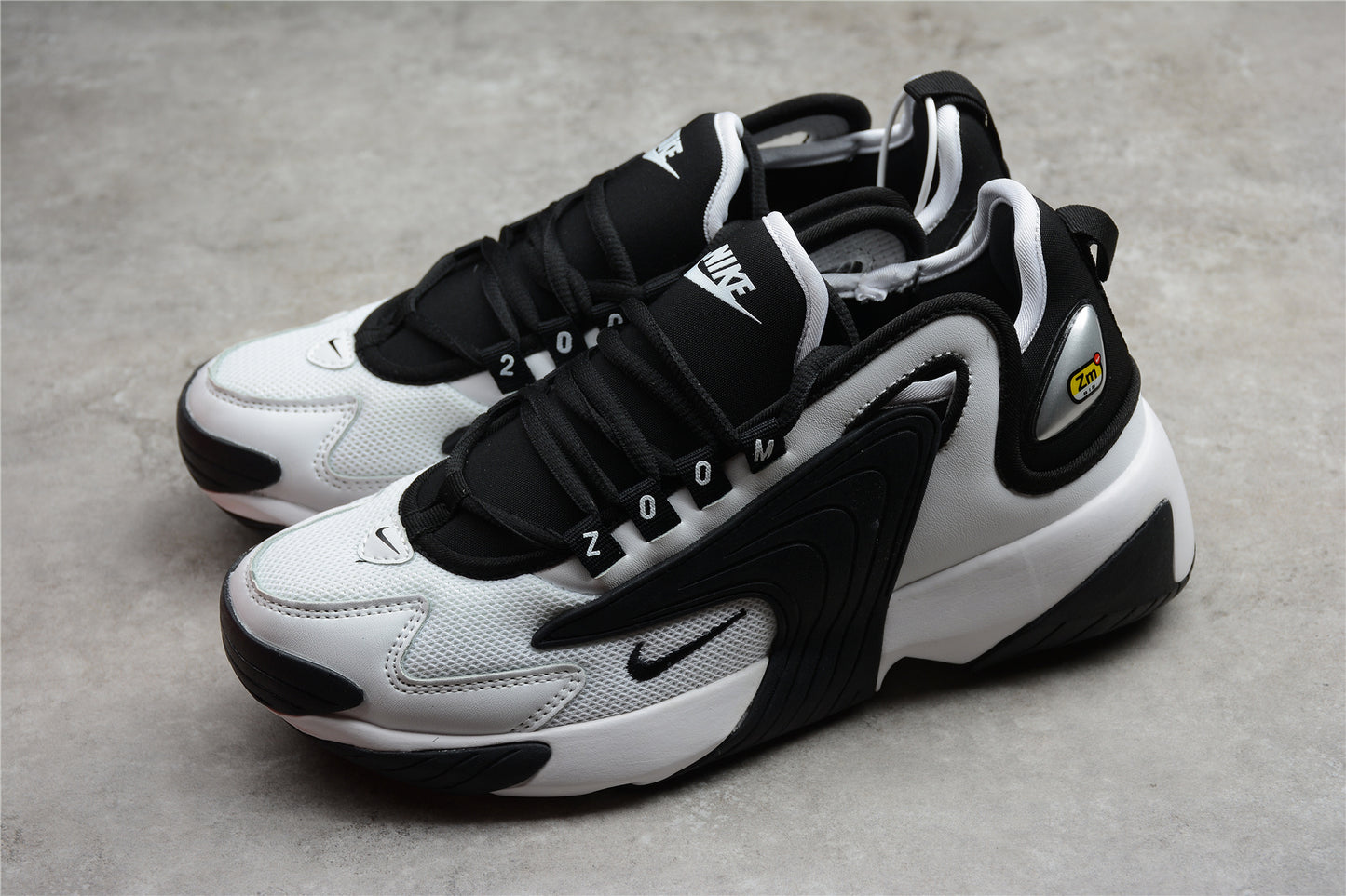 R22 ZOOM 2K WMNS AO0354-100
