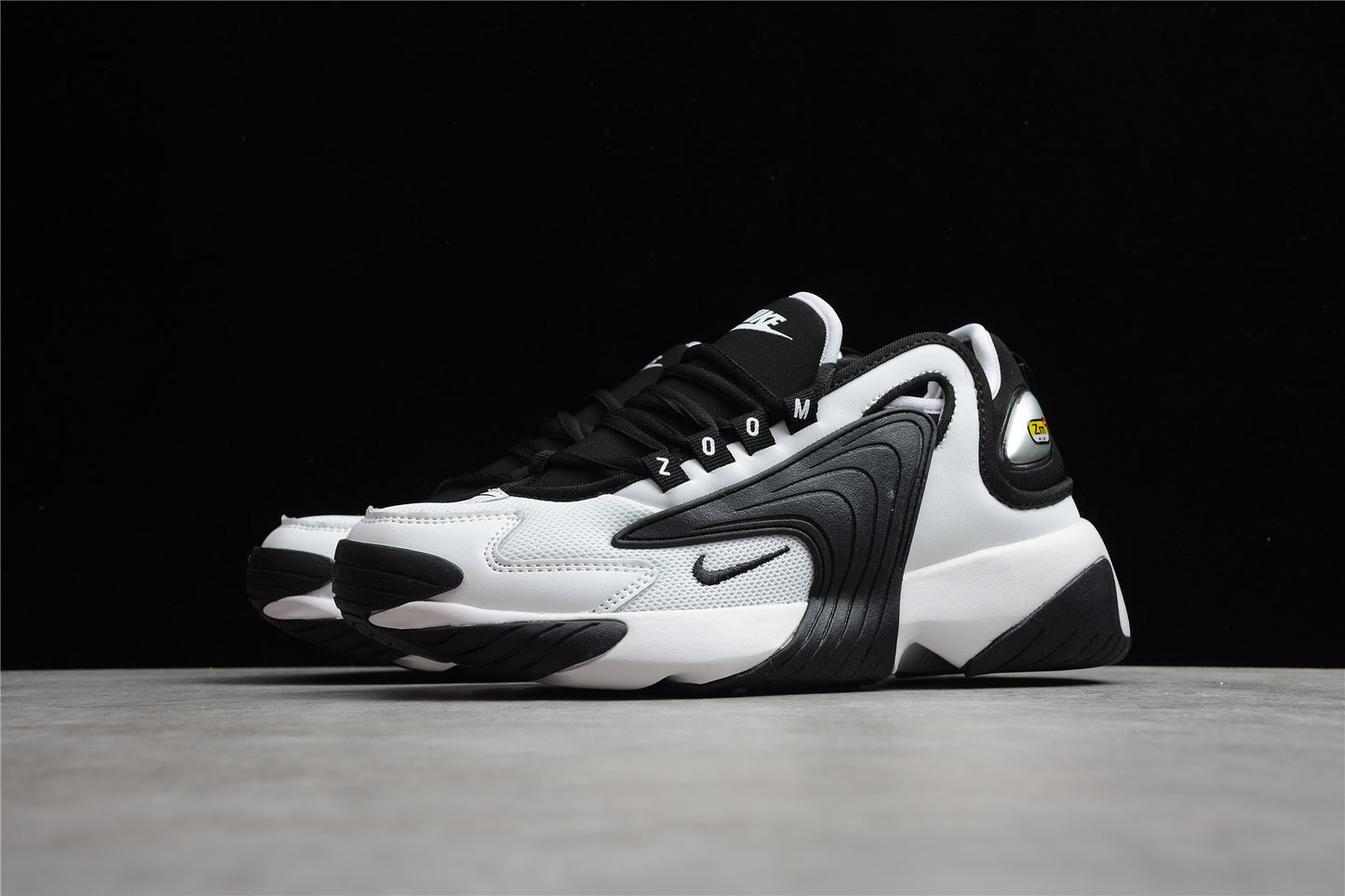 R22 ZOOM 2K WMNS AO0354-100