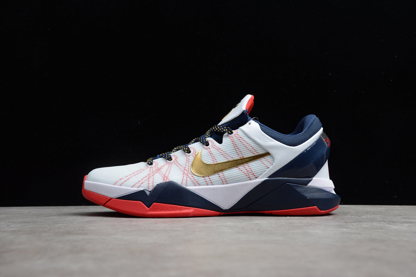 R24 KEOBE 7 Gold Medal 488371-104