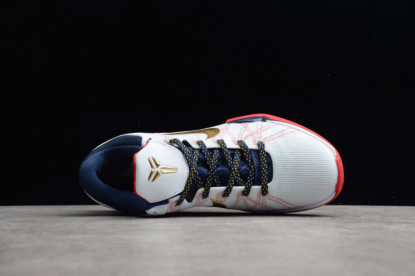 R24 KEOBE 7 Gold Medal 488371-104