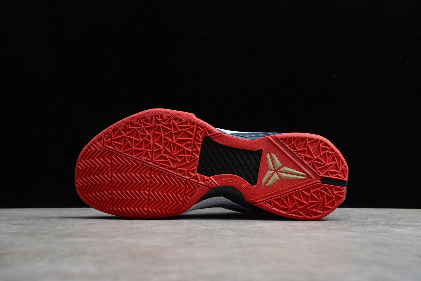 R24 KEOBE 7 Gold Medal 488371-104