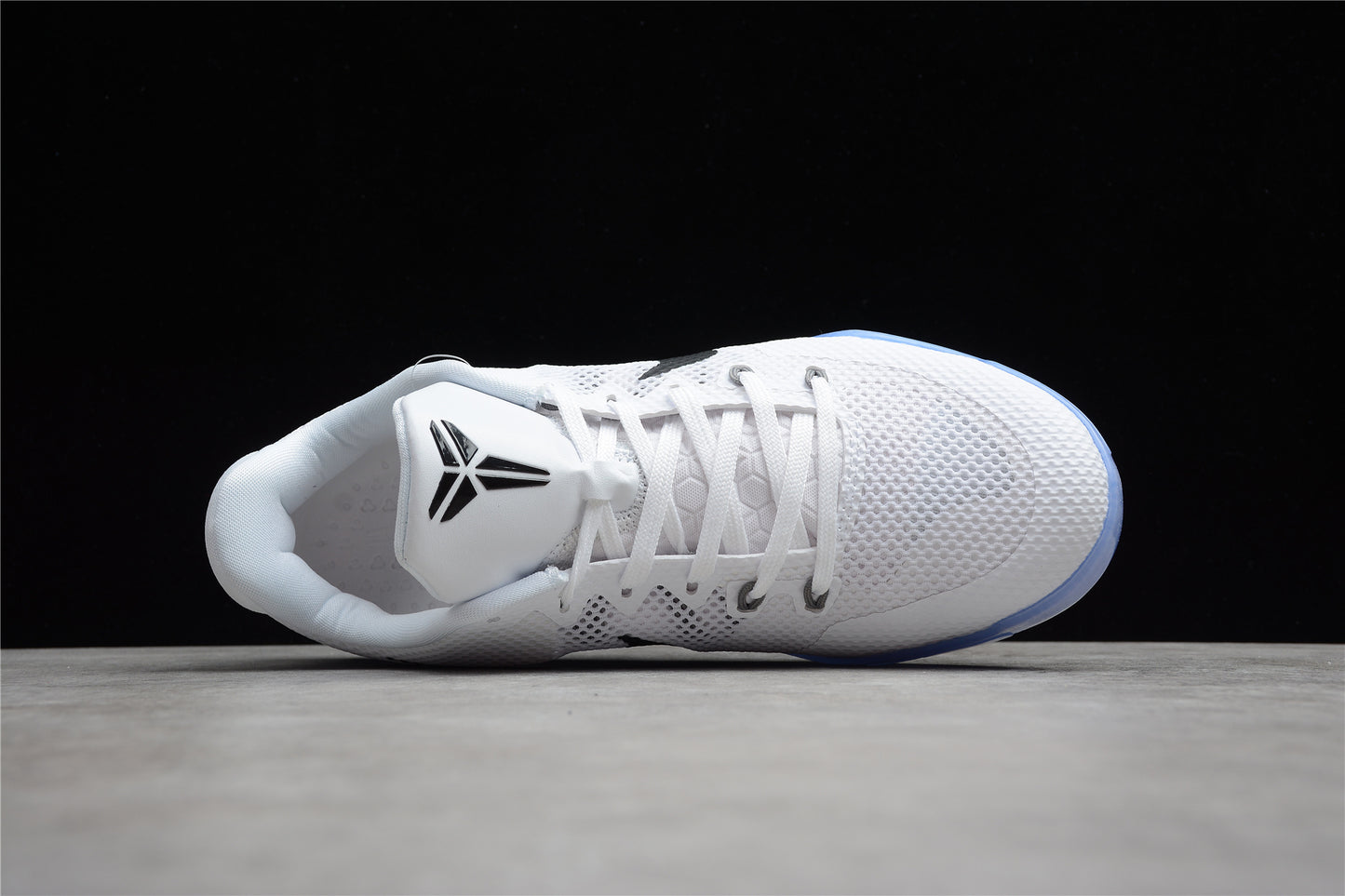 R24 KOBE 11 EM Low “Fundamental” 836184-100