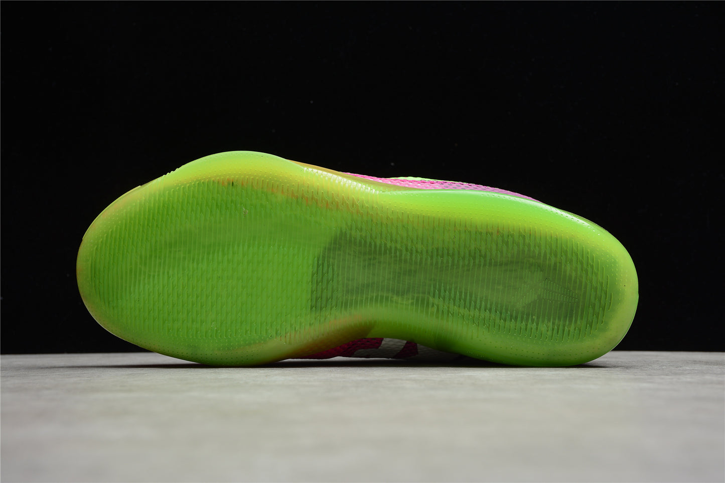 R24 Kobe 11 EM 836184-635