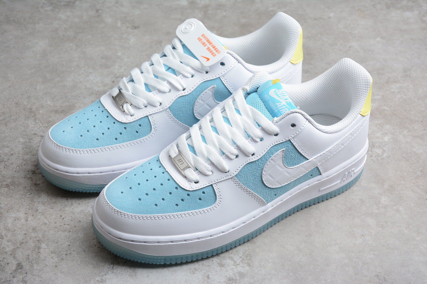 R24 NK Air Force 1 '07 AF1 AA7687-400