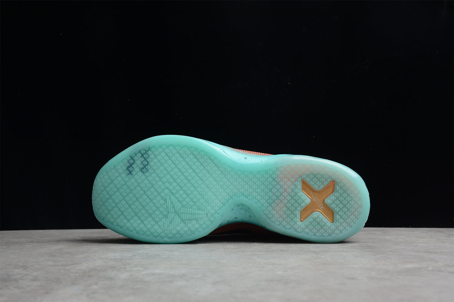 R26 Kobe 10 Easter ZK10 705317-808