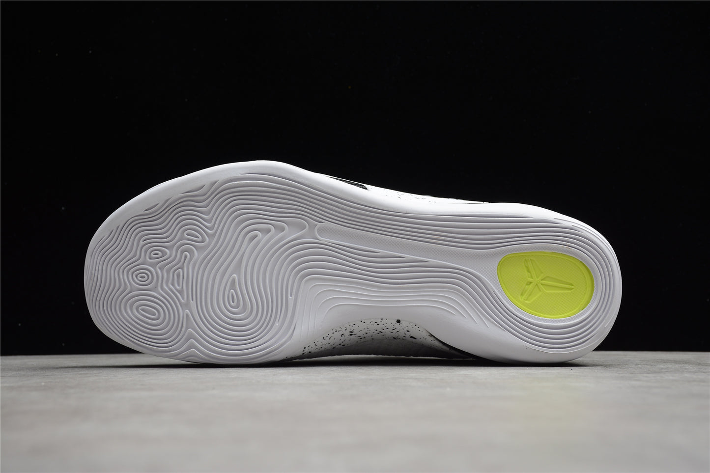 R26 Kobe 9 Elite Low “Beethoven” 653456-101