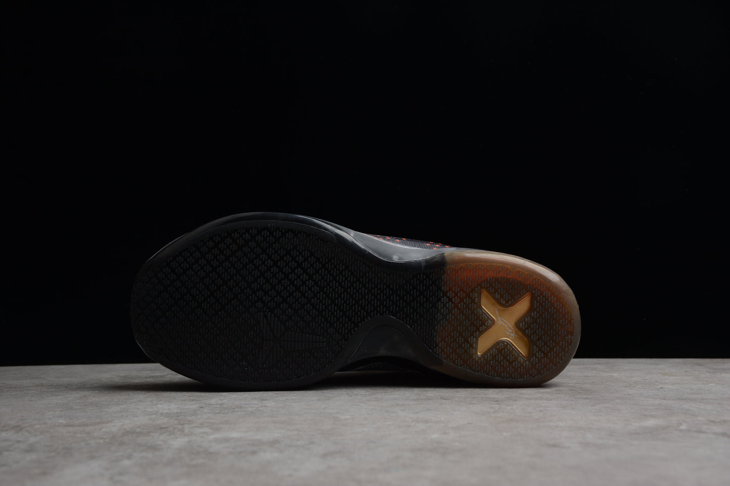 R26 NK Kobe 10 “Pain” 705317-001