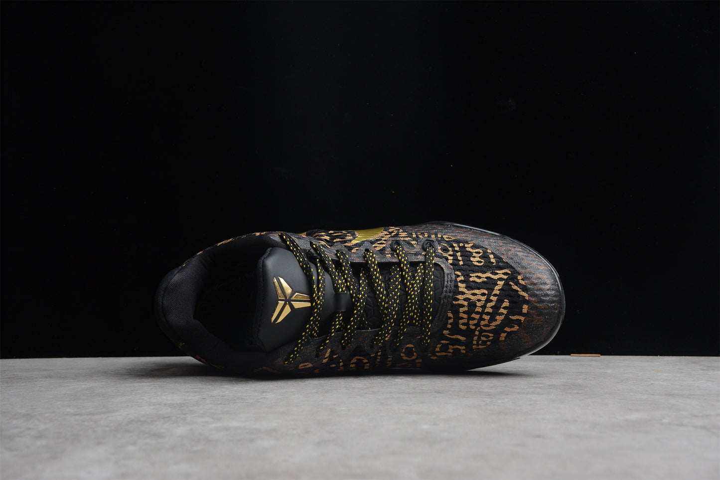 R26 NK Kobe 11 “Mamba Day” 865773-991