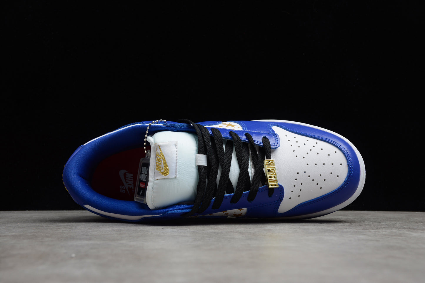 R26 SB Dunk Low x Supreme DH3228-100