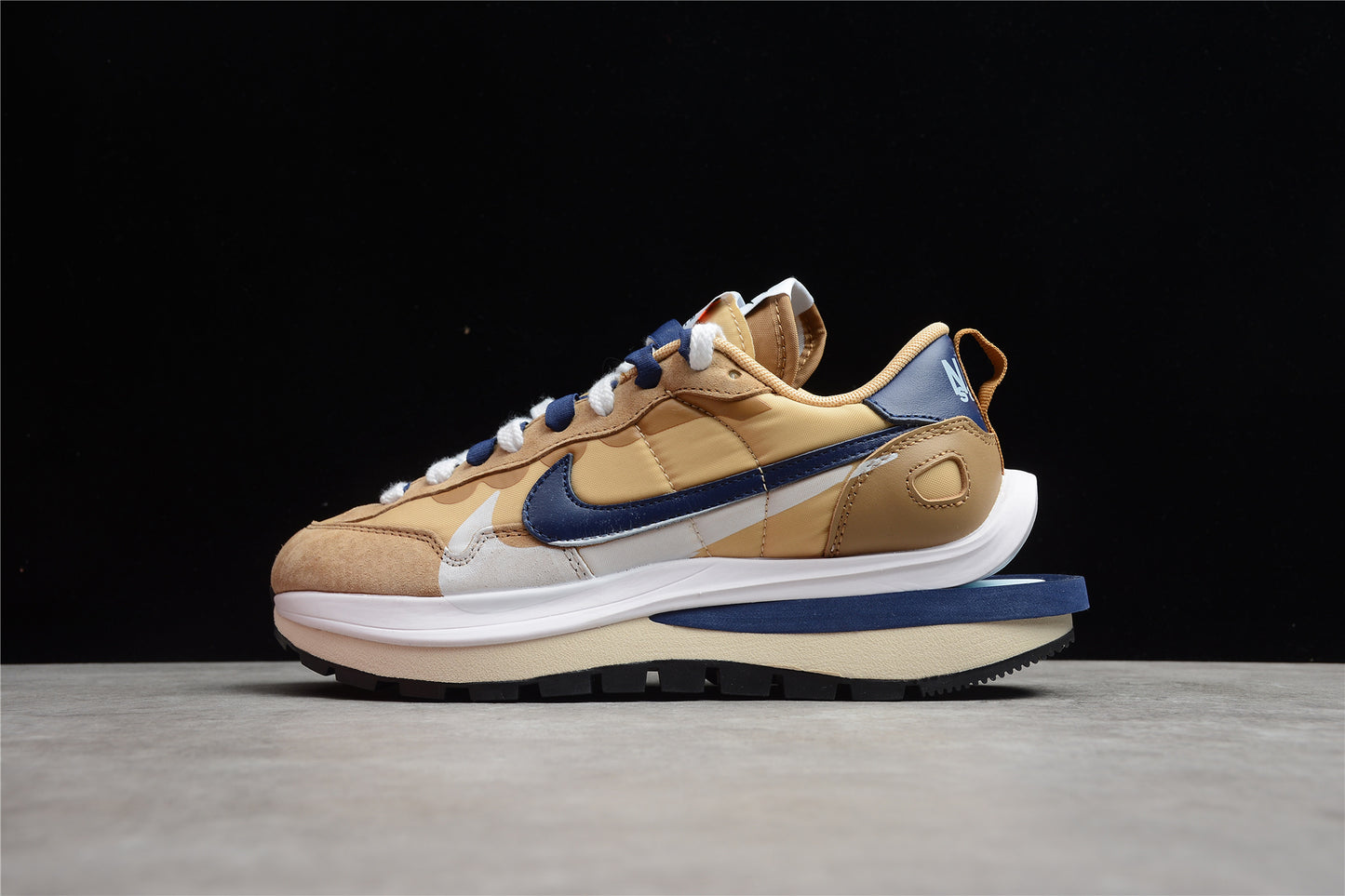 R28-32 Sacai x VaporWaffle Tour Yellow DD1875-200