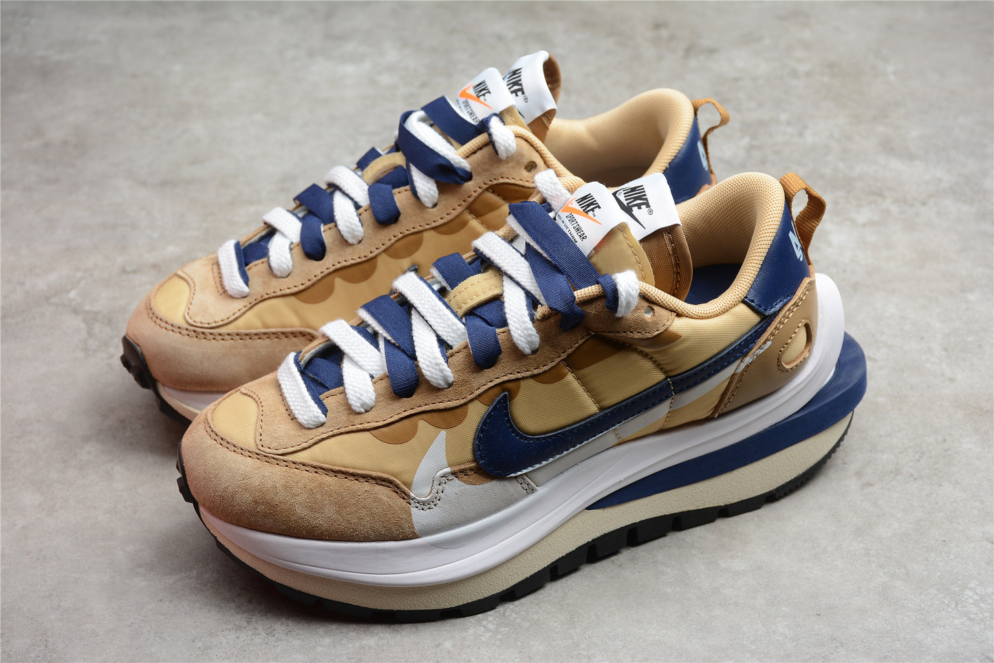 R28-32 Sacai x VaporWaffle Tour Yellow DD1875-200