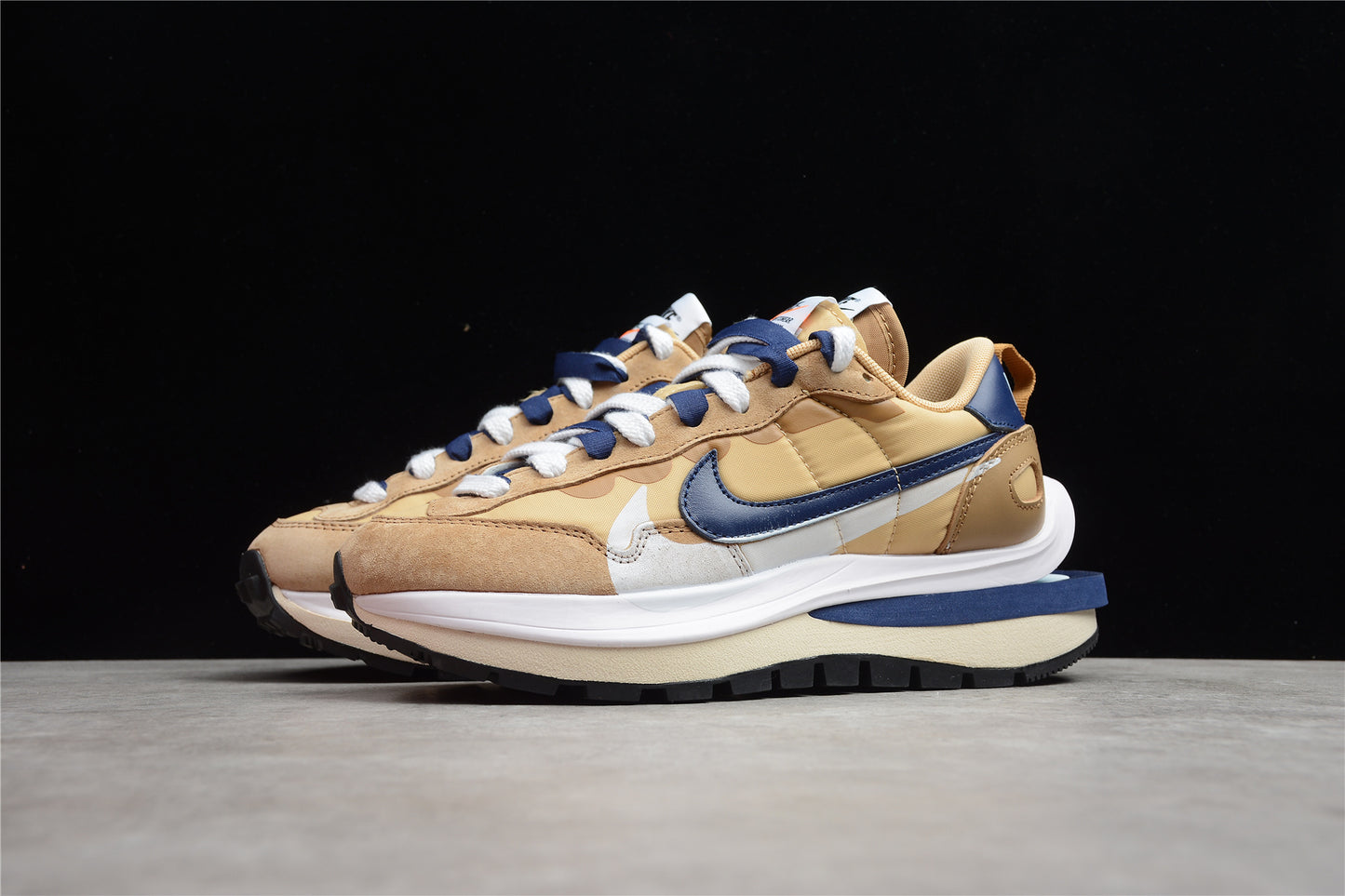 R28-32 Sacai x VaporWaffle Tour Yellow DD1875-200