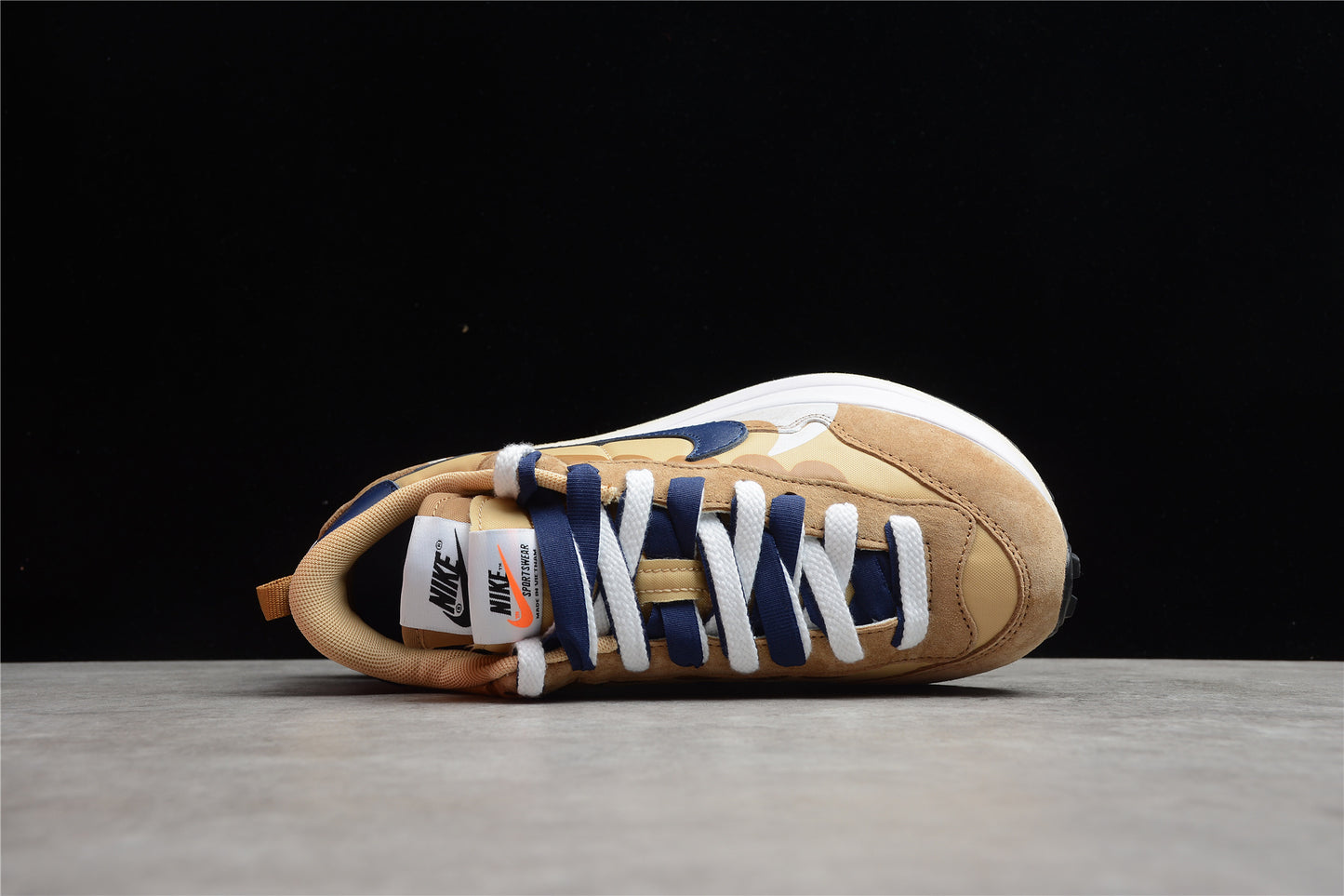 R28-32 Sacai x VaporWaffle Tour Yellow DD1875-200