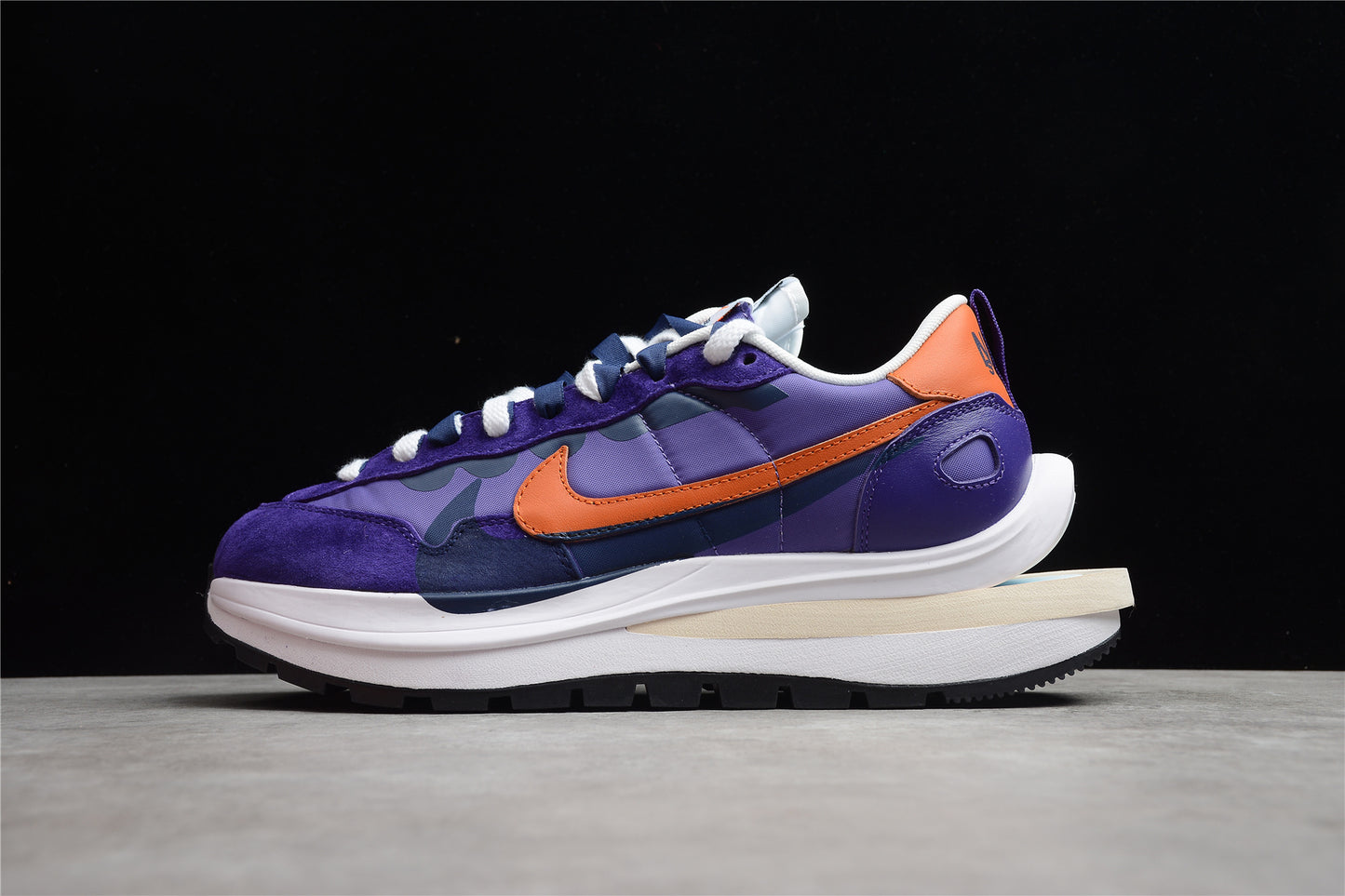 R28-32 Sacai x VaporWaffle Tour Yellow DD1875-200
