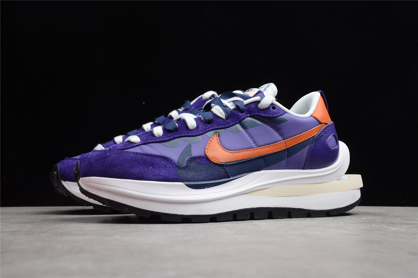 R28-32 Sacai x VaporWaffle Tour Yellow DD1875-200