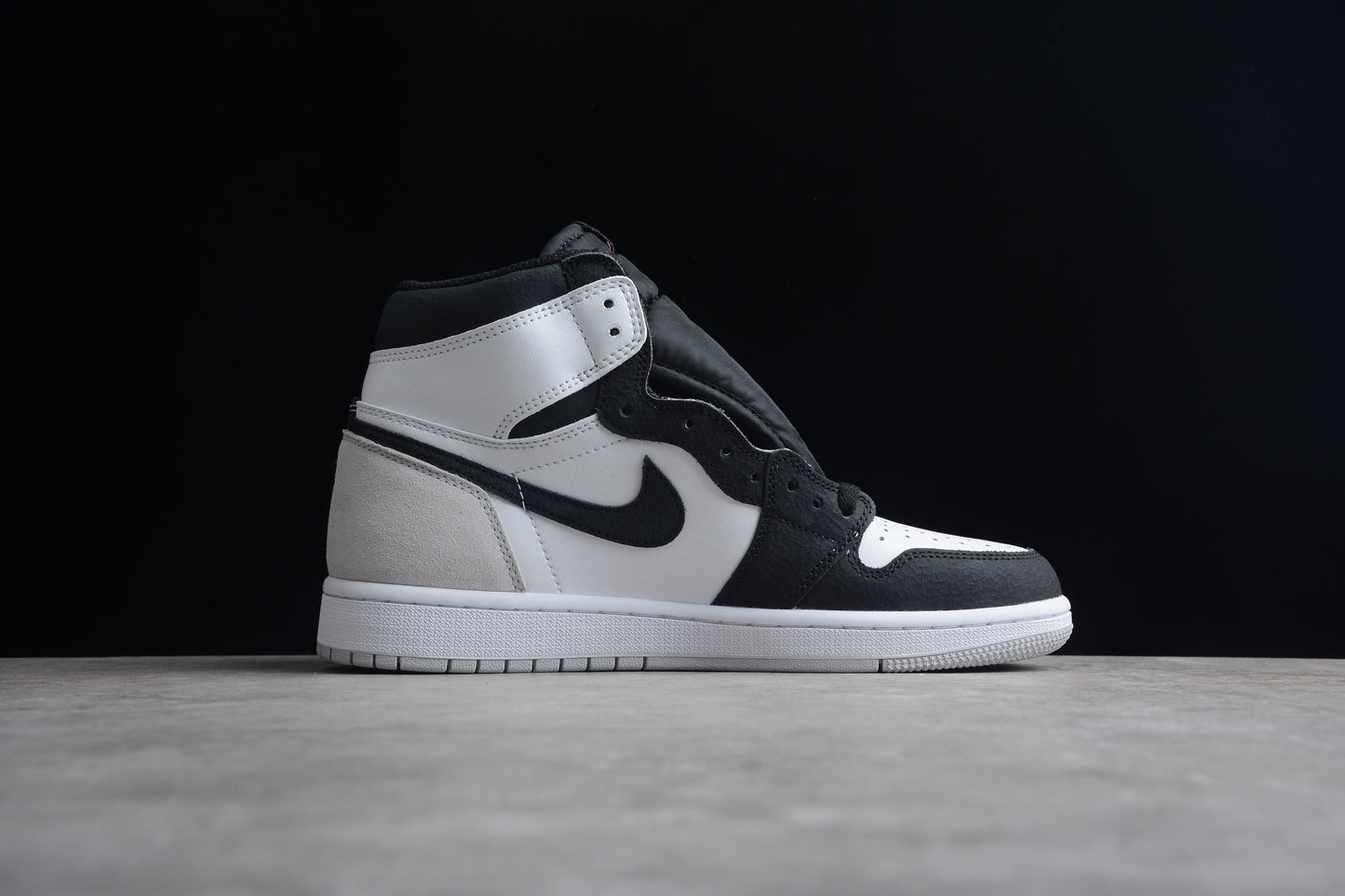 R28 Air Jordan1 High OG "Stage Haze" 555088-108