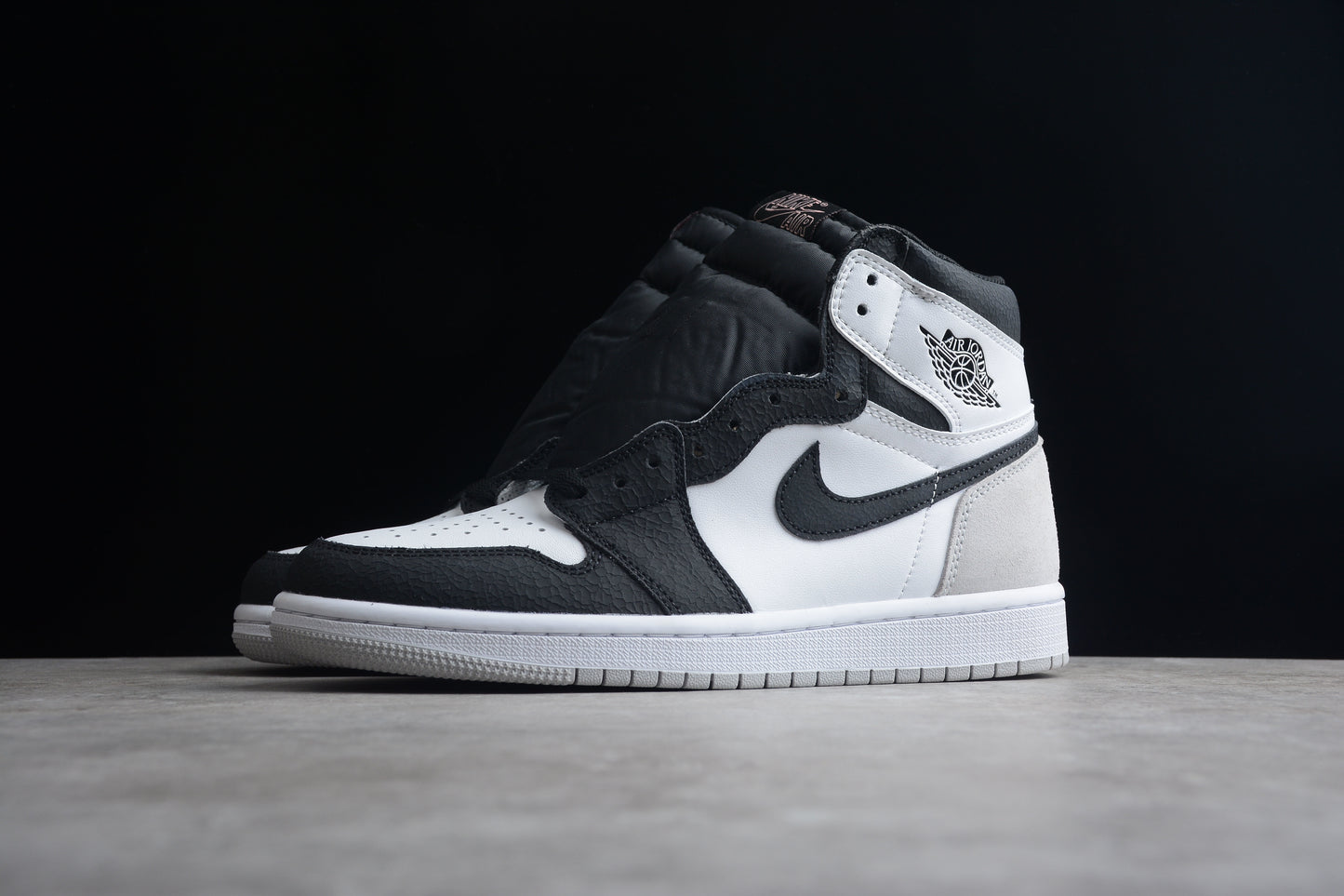 R28 Air Jordan1 High OG "Stage Haze" 555088-108