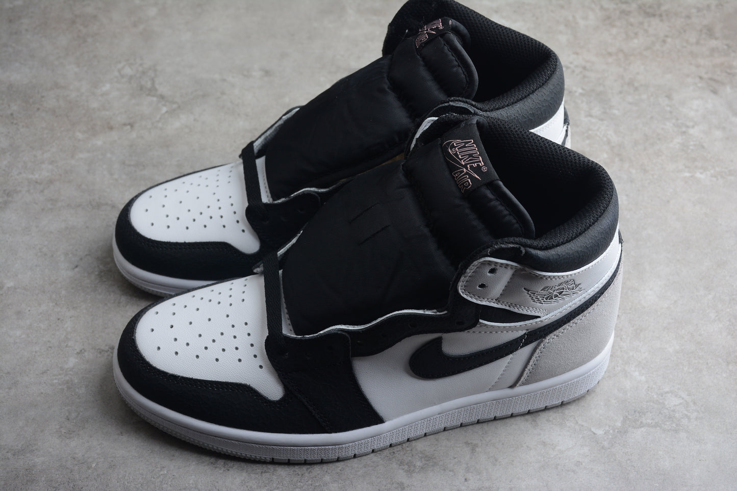 R28 Air Jordan1 High OG "Stage Haze" 555088-108