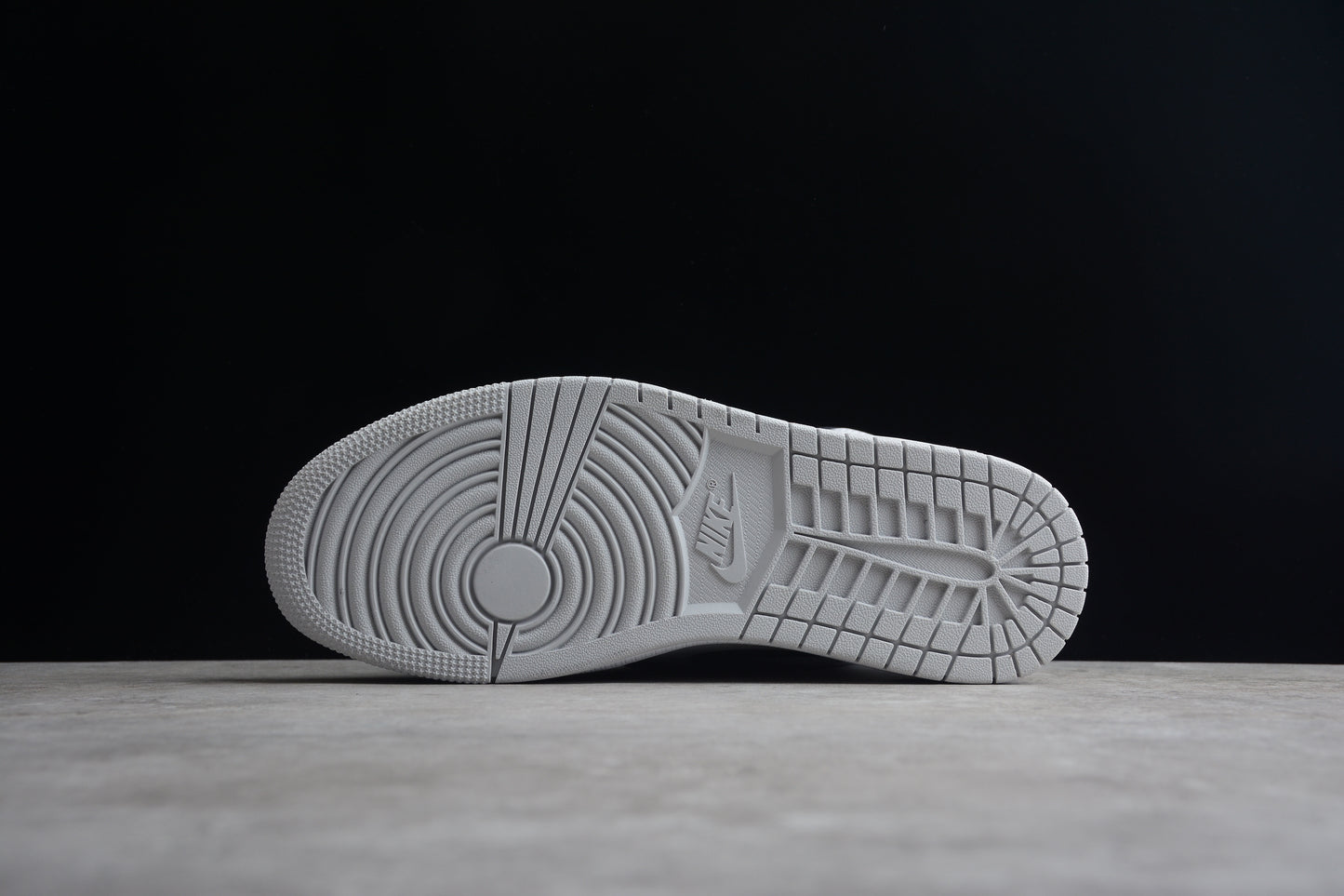 R28 Air Jordan1 High OG "Stage Haze" 555088-108