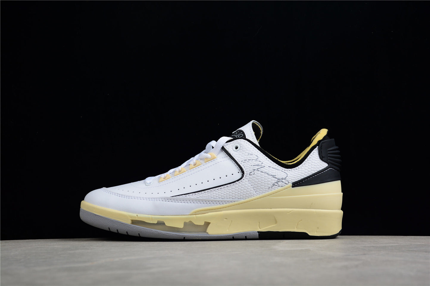 R35 Off-White x Air Jordan 2 Low DJ4375-101
