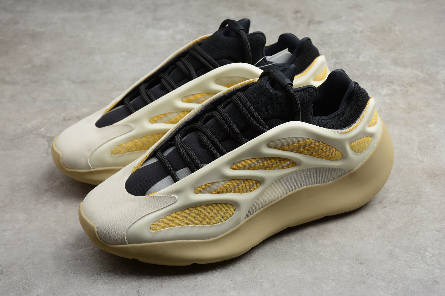 R36 Yeezy 700 V3 Srphym G54853