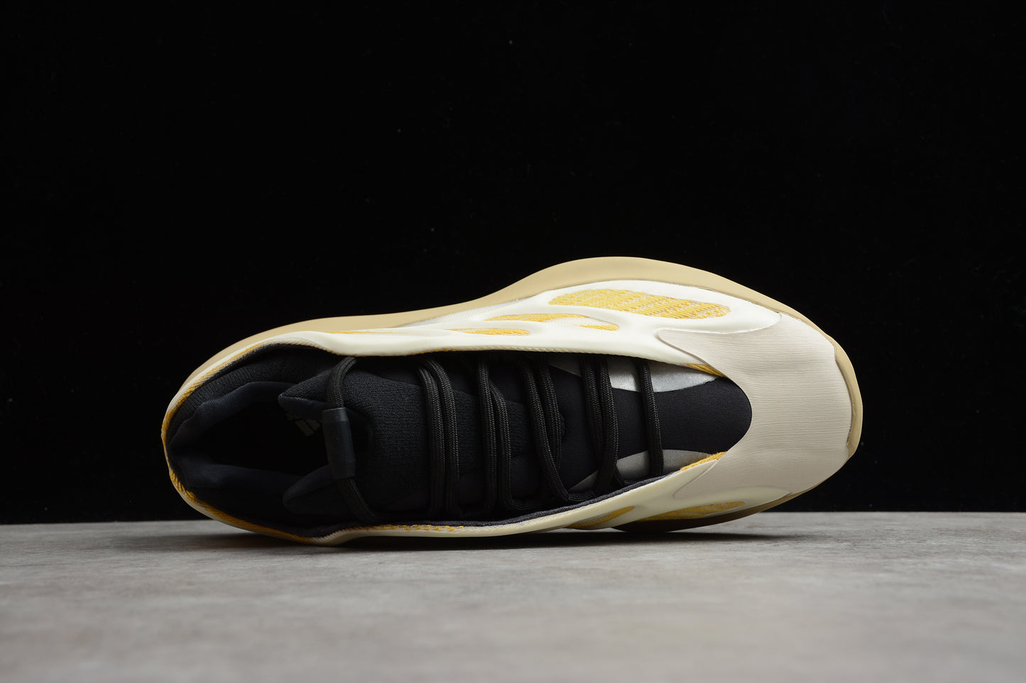 R36 Yeezy 700 V3 Srphym G54853
