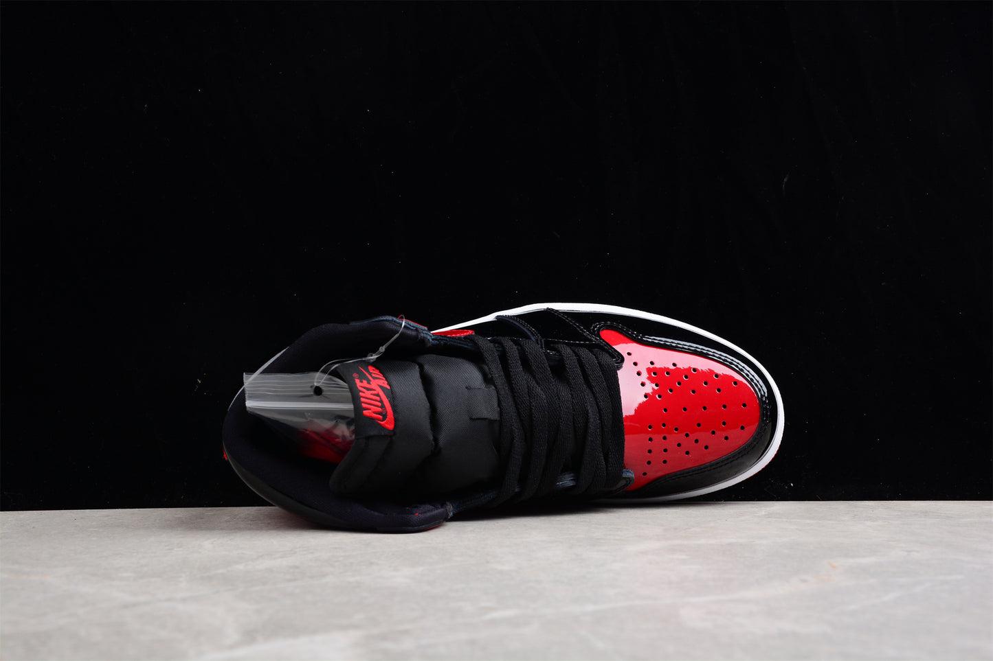 R40 Air Jordan 1 High OG Bred Patent 555088-063