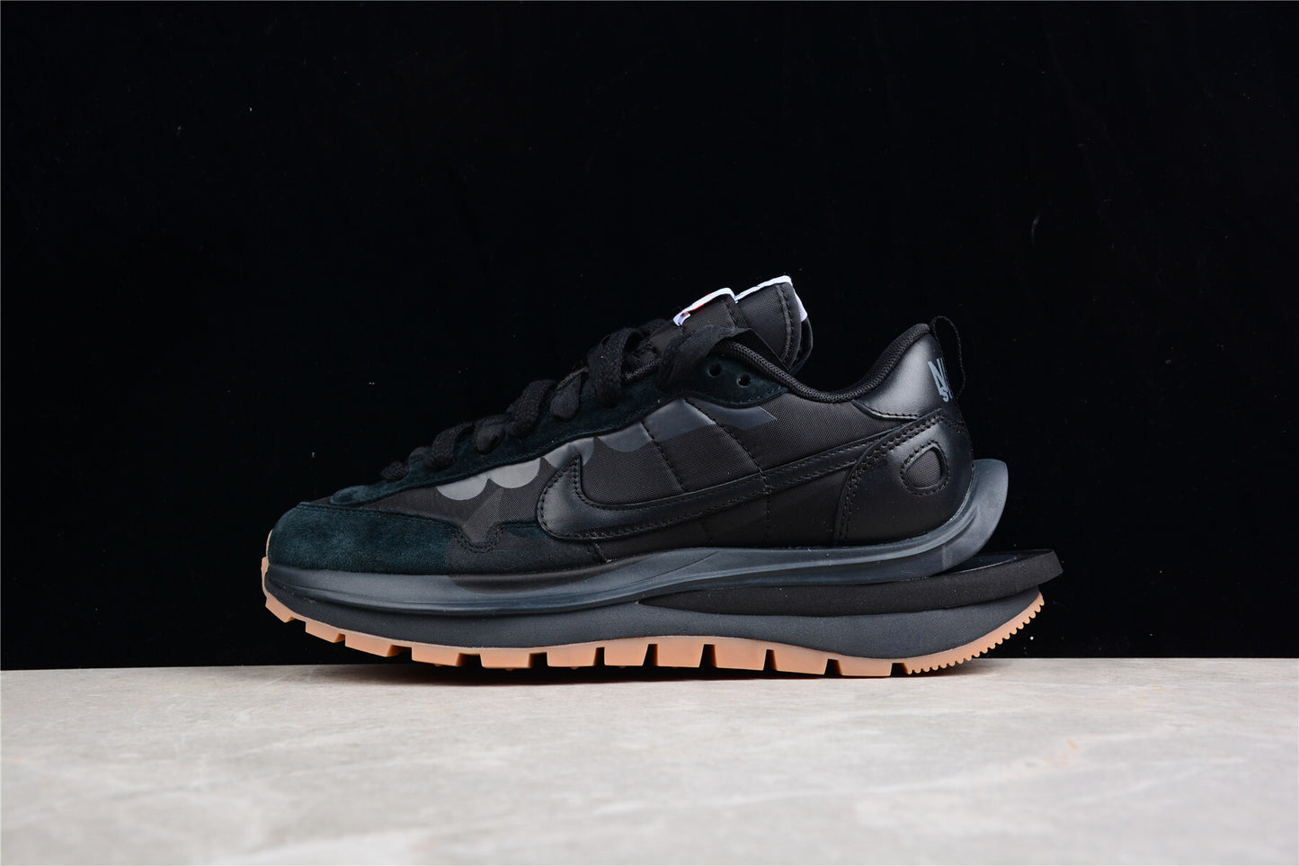 R40 Sacai X Nike VaporWaffle DD1875-100DD1875-001