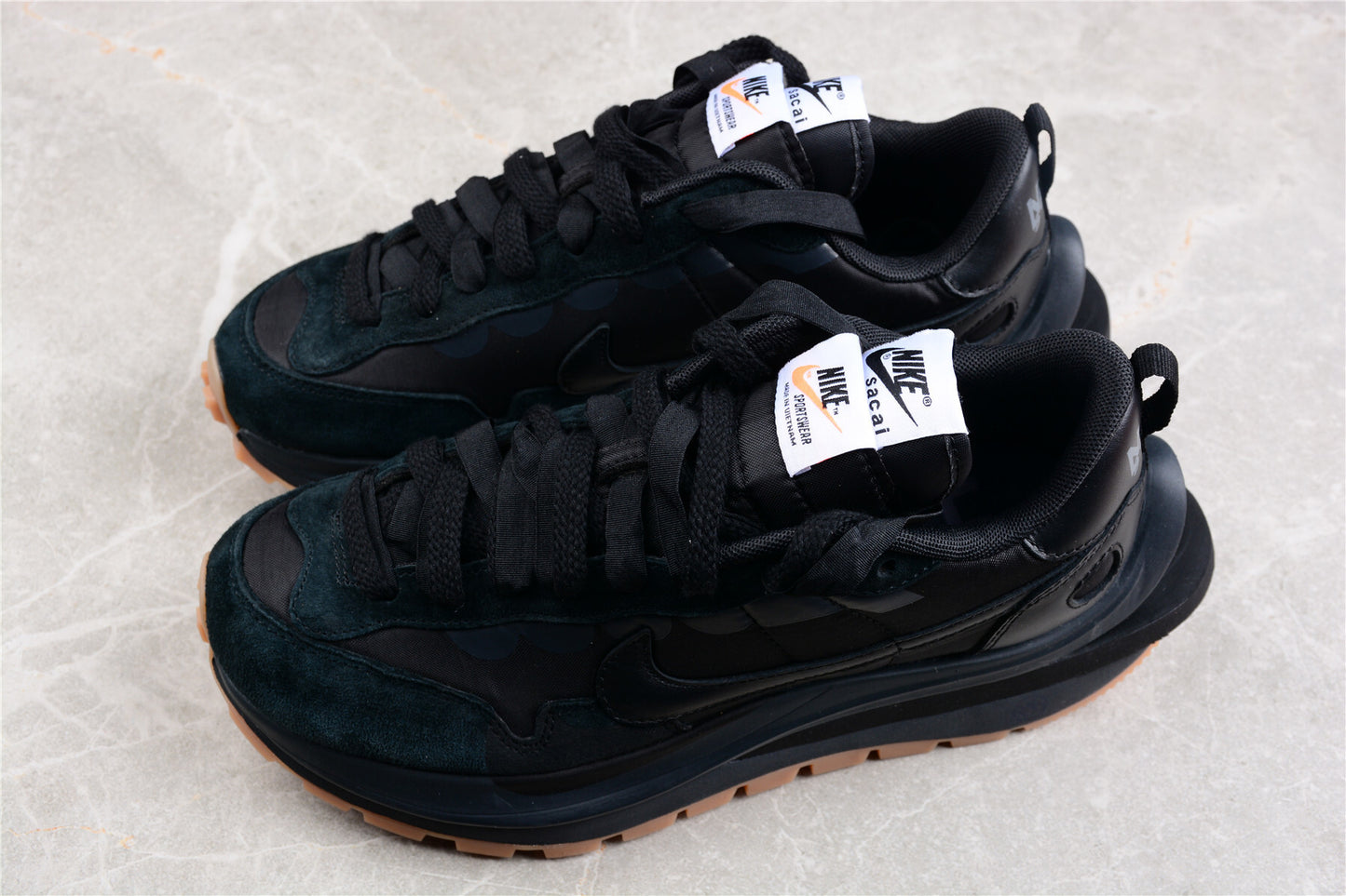 R40 Sacai X Nike VaporWaffle DD1875-100DD1875-001