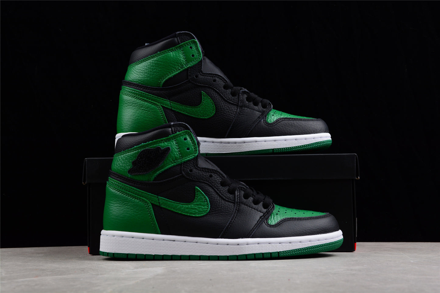 R42 Air Jordan 1 Pine Green OG 555088-030