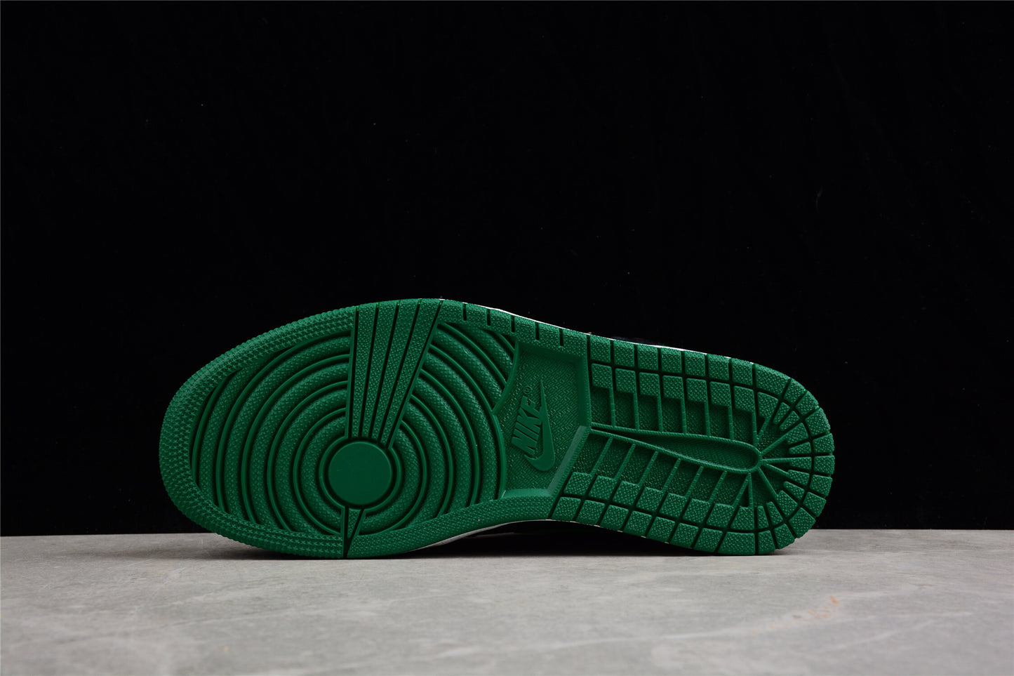 R42 Air Jordan 1 Pine Green OG 555088-030