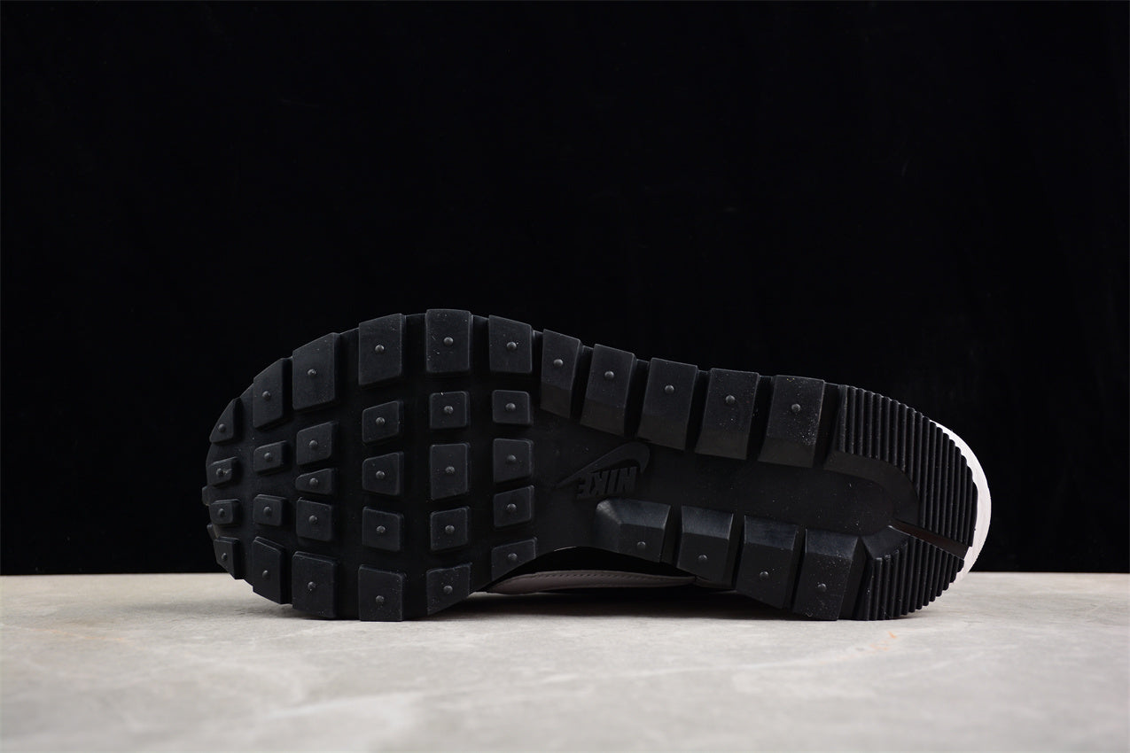 Sacai x Nk VaporWaffle 3.0 DD1875-011