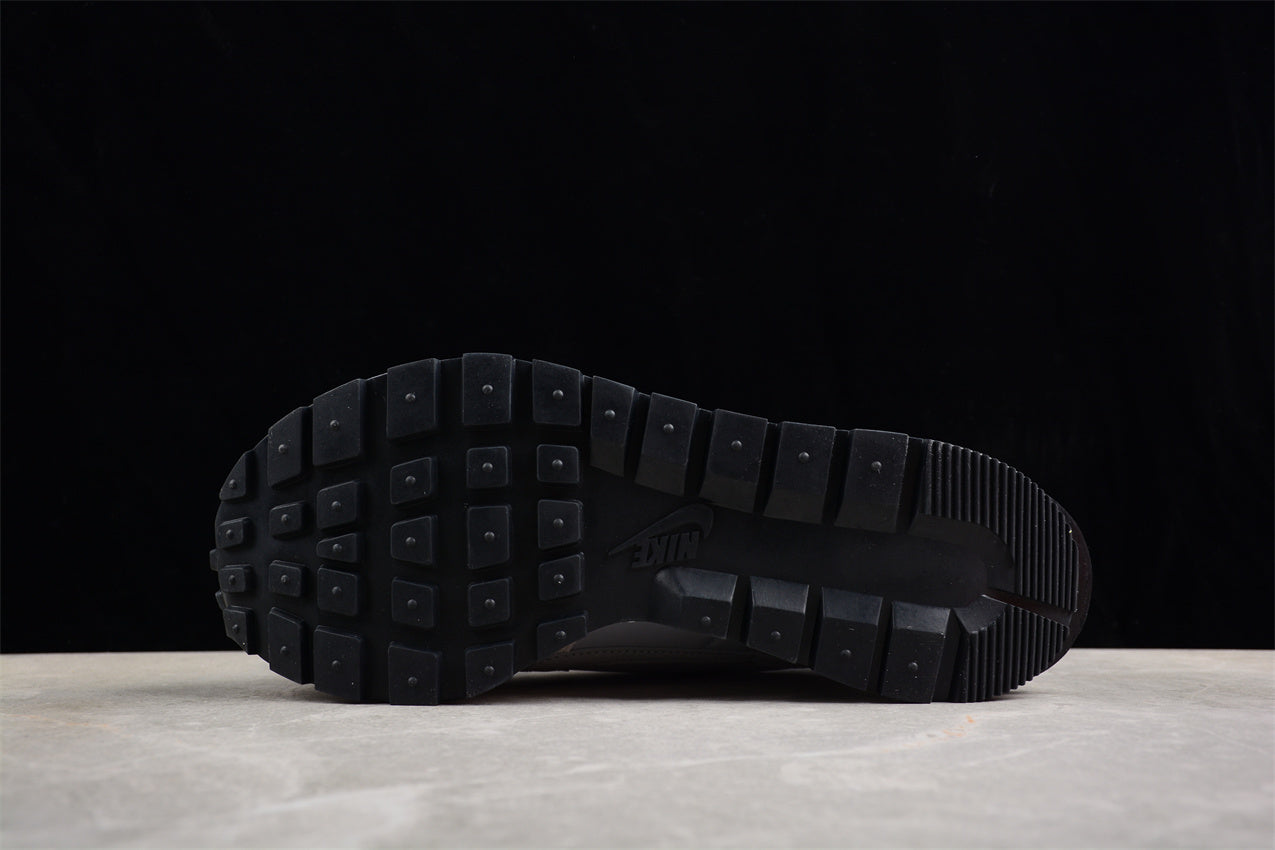 Sacai x Nk VaporWaffle 3.0 DD1875-108