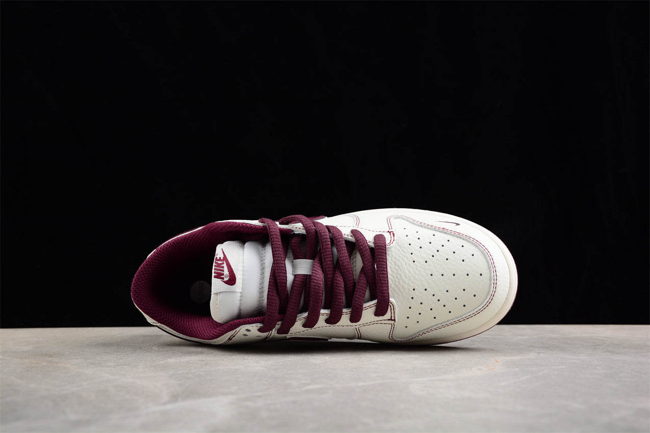 Supreme x Nike SB Dunk Low RM2308-235