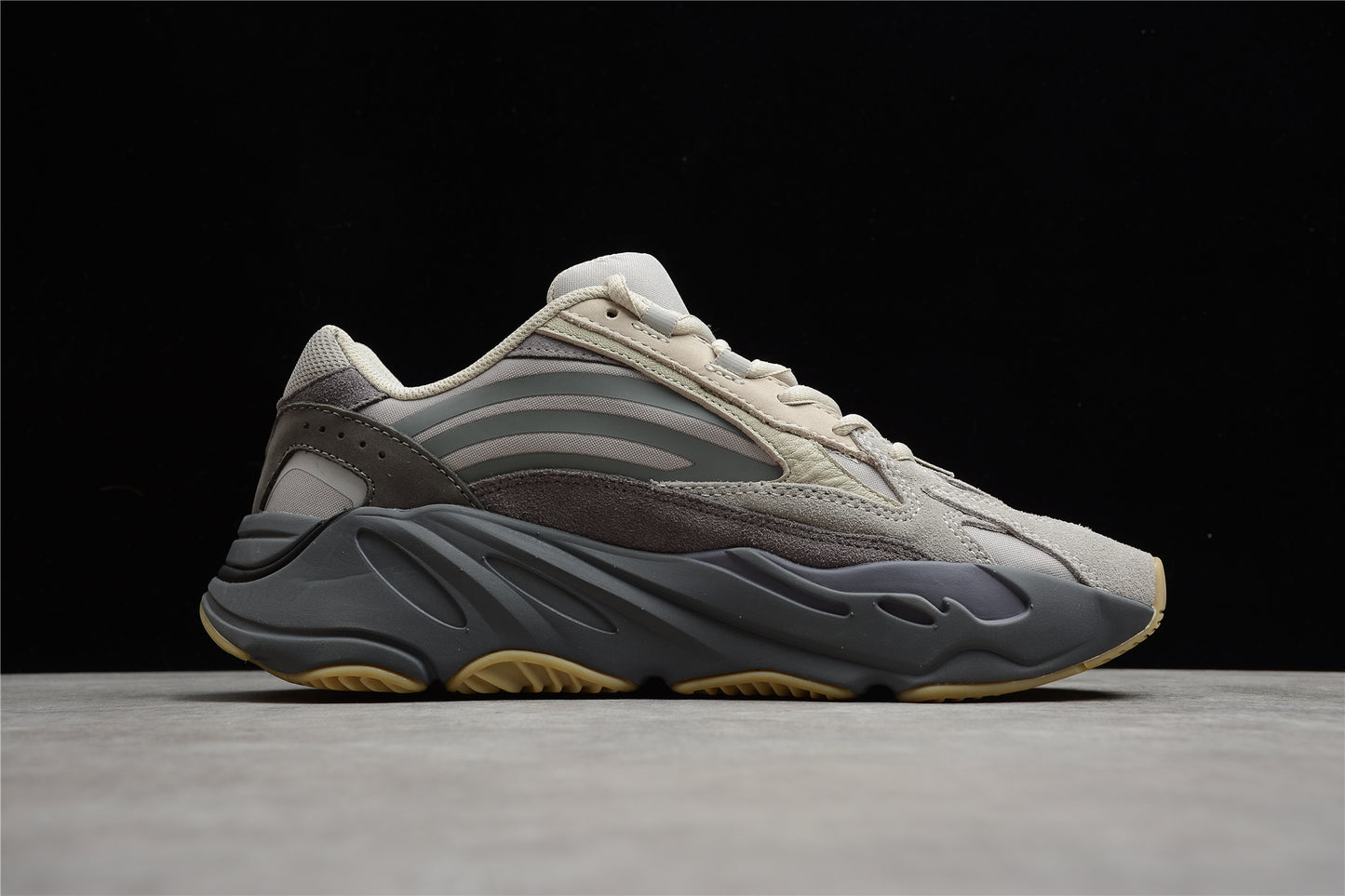 Yeezy boost 700 V2 Tephra