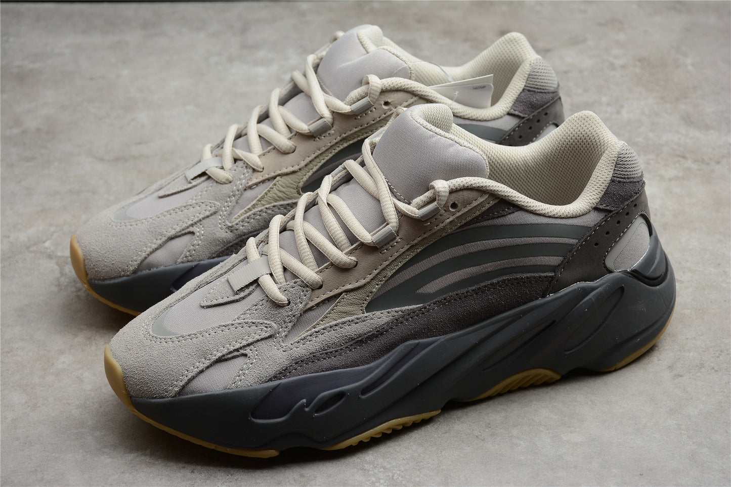 Yeezy boost 700 V2 Tephra