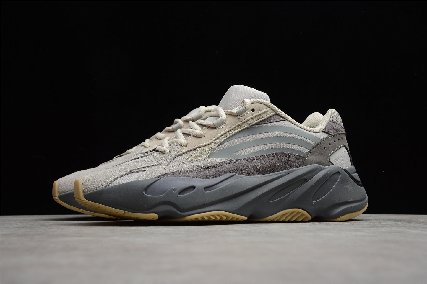 Yeezy boost 700 V2 Tephra
