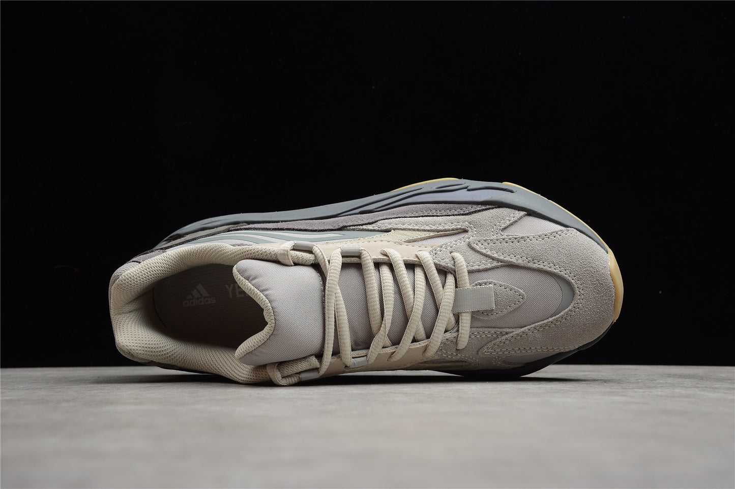 Yeezy boost 700 V2 Tephra